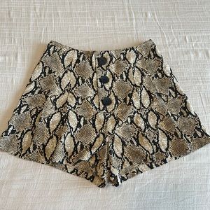 Vestique Shorts